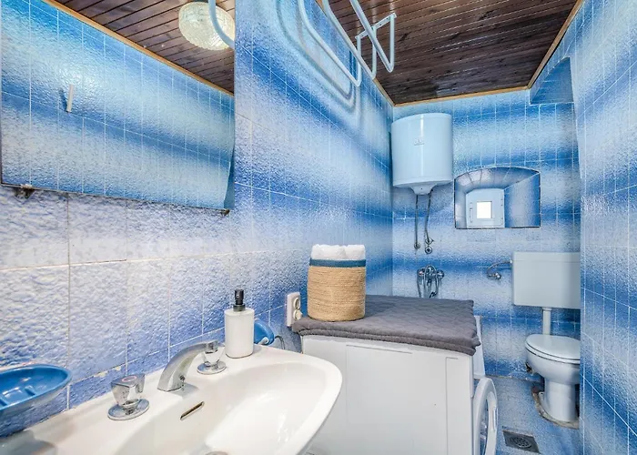 2 Bedroom Gorgeous In *