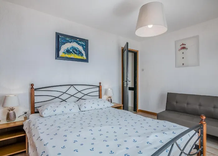 2 Bedroom Gorgeous In *