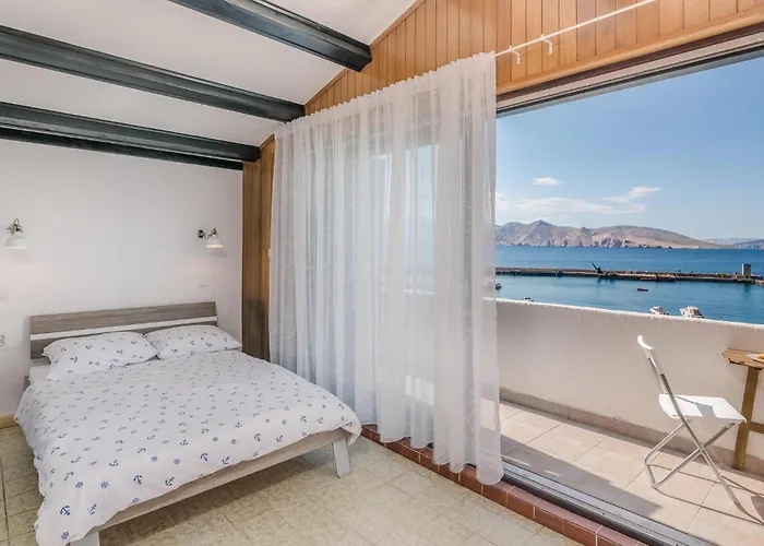 2 Bedroom Gorgeous In Dom wakacyjny Baška