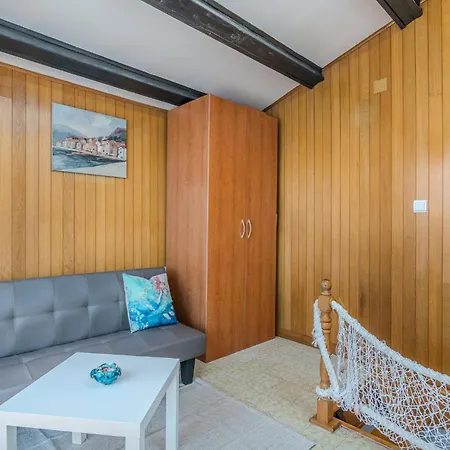 2 Bedroom Gorgeous In Feriehus Baška
