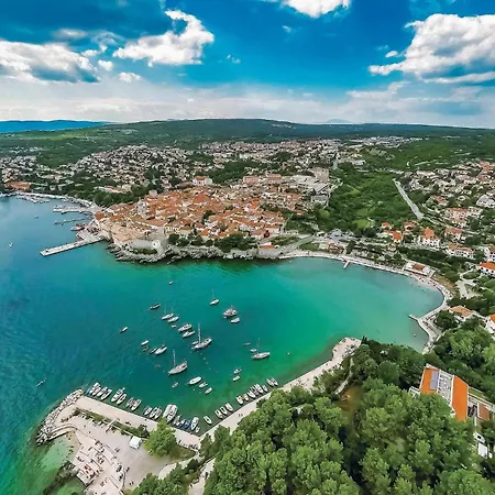 2 Bedroom Gorgeous In Feriehus Baška
