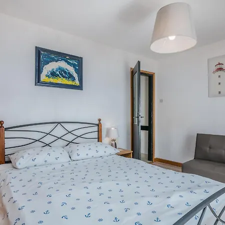 2 Bedroom Gorgeous In *