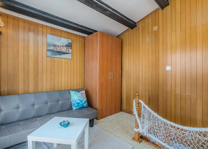 2 Bedroom Gorgeous In Dom wakacyjny Baška
