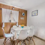 2 Bedroom Gorgeous In Casa vacanze Baška