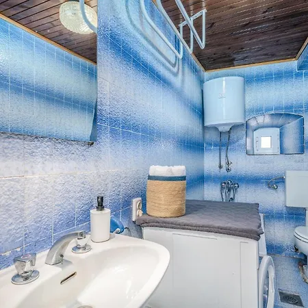2 Bedroom Gorgeous In *