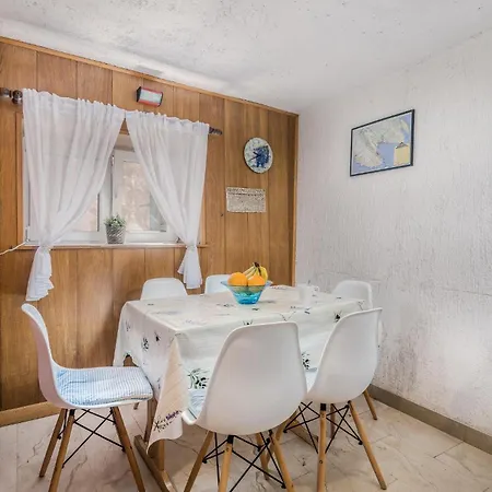 2 Bedroom Gorgeous In Tatil Evi Baška